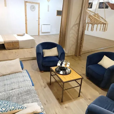 Loft D'artiste Chic Et Boheme Dans Petit Village Proche アパート Saussan