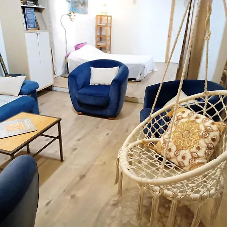 Loft D'artiste Chic Et Boheme Dans Petit Village Proche Lägenhet
