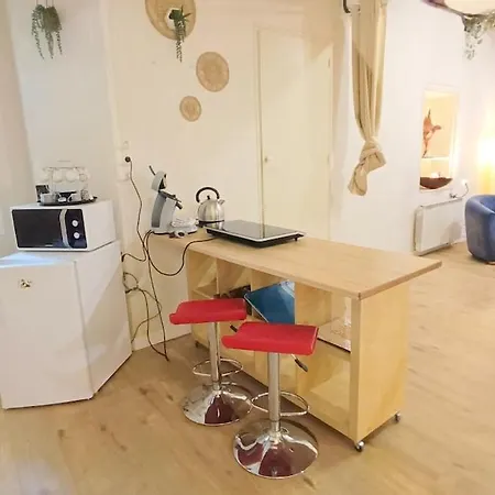 Loft D'artiste Chic Et Boheme Dans Petit Village Proche Lägenhet