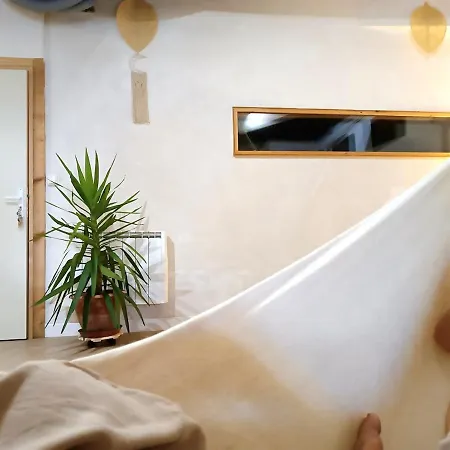 Loft D'artiste Chic Et Boheme Dans Petit Village Proche アパート Saussan